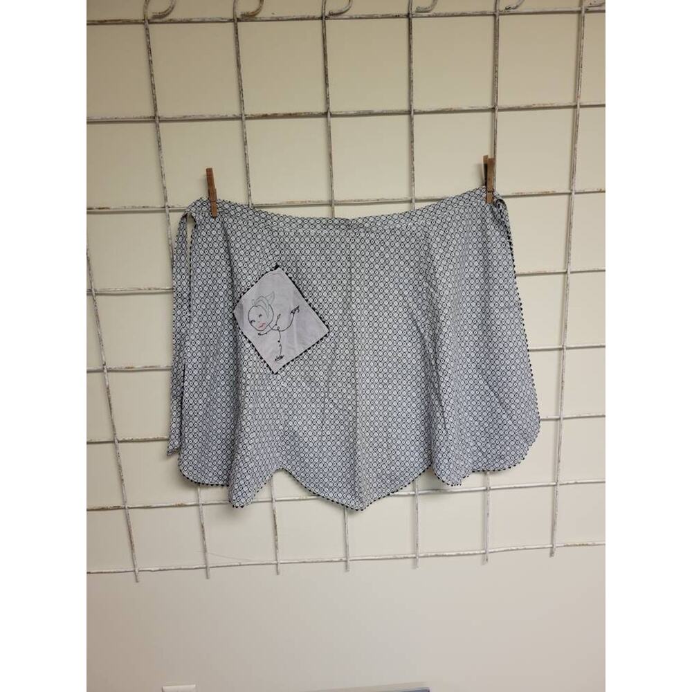 Vintage Half Apron, Gray Print w Embroidered Pocket